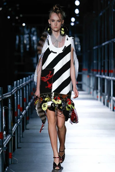 Look 27